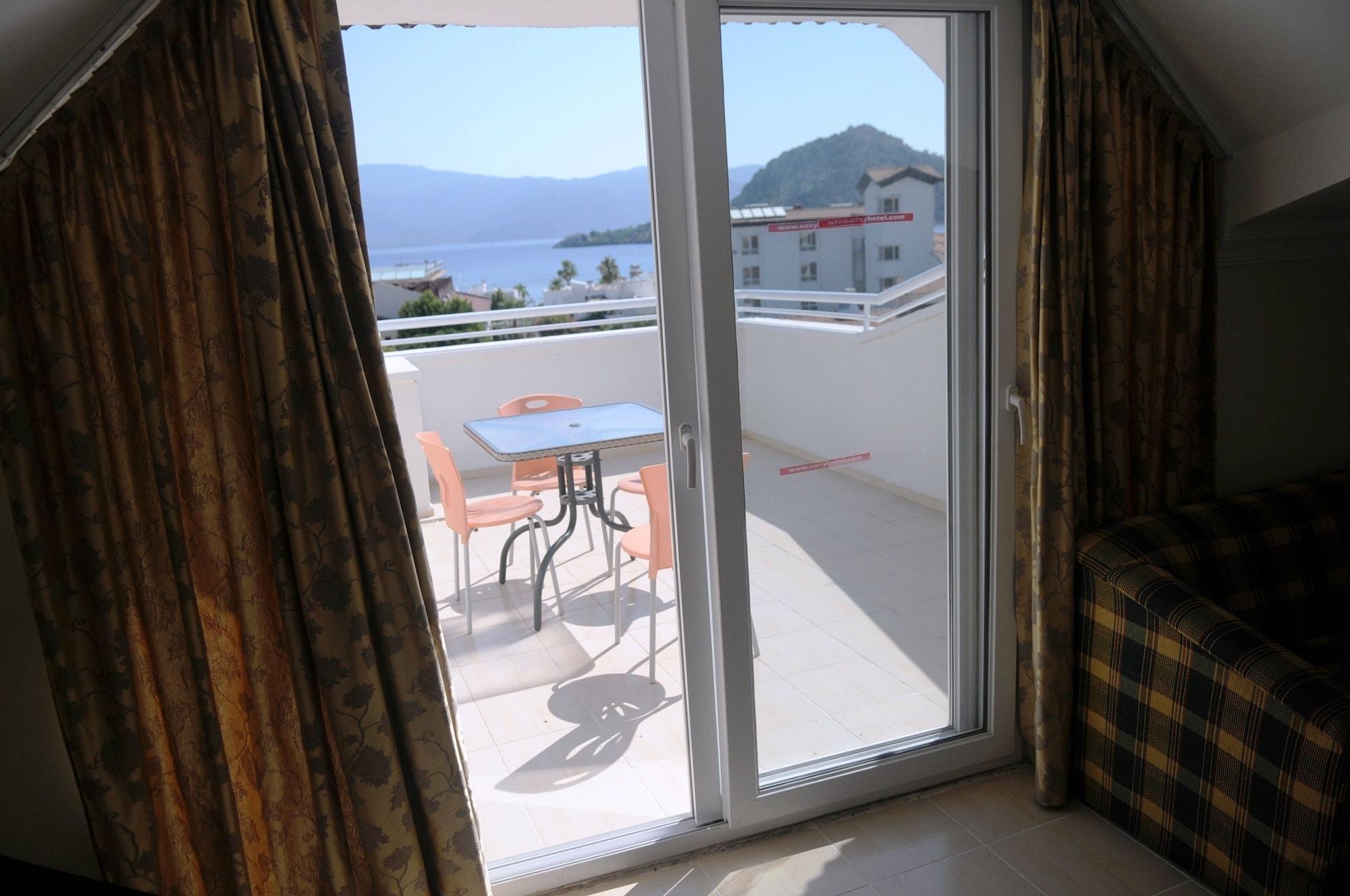 Navy Hotel İçmeler Eksteriør bilde