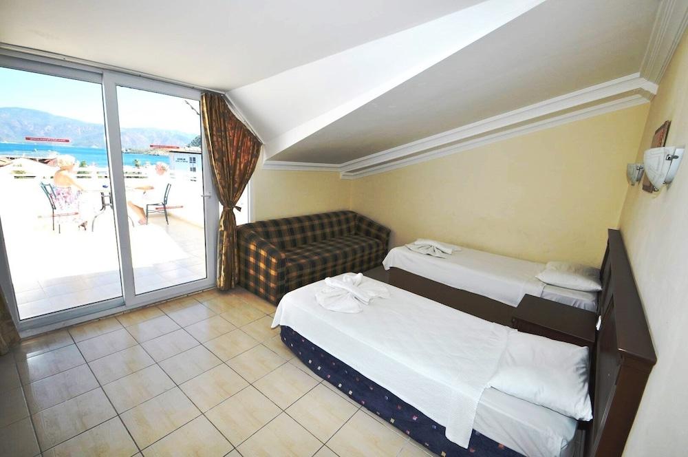 Navy Hotel İçmeler Eksteriør bilde