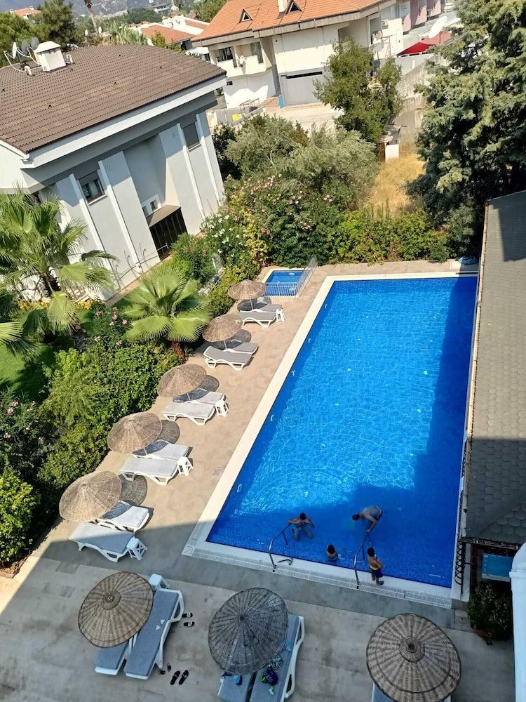 Navy Hotel İçmeler Eksteriør bilde